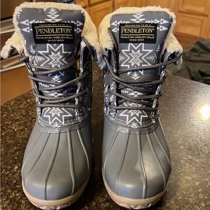 Women’s Pendleton Duck Boots - Size 6
